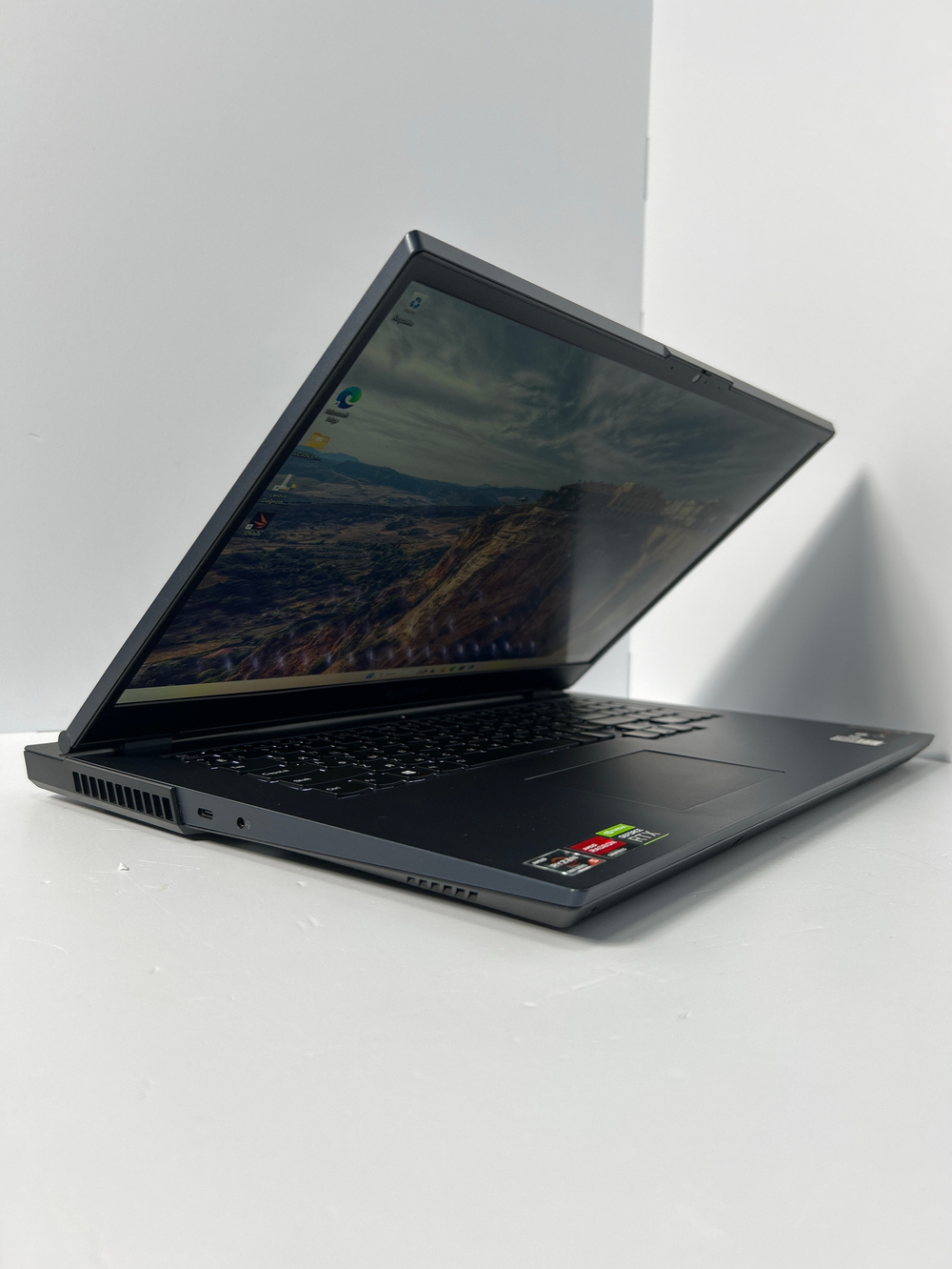 Ноутбук игровой Lenovo Legion 5 17ACH6H (82JY000ARU) 17.3"/AMD Ryzen 5 5600H/RAM 16 GB/SSD 512 GB/Nvidia RTX3060 6GB/1920x1080/IPS 144Hz/Windows 11/Подсветка кл-ры:LED/синий. Состояние: C1
