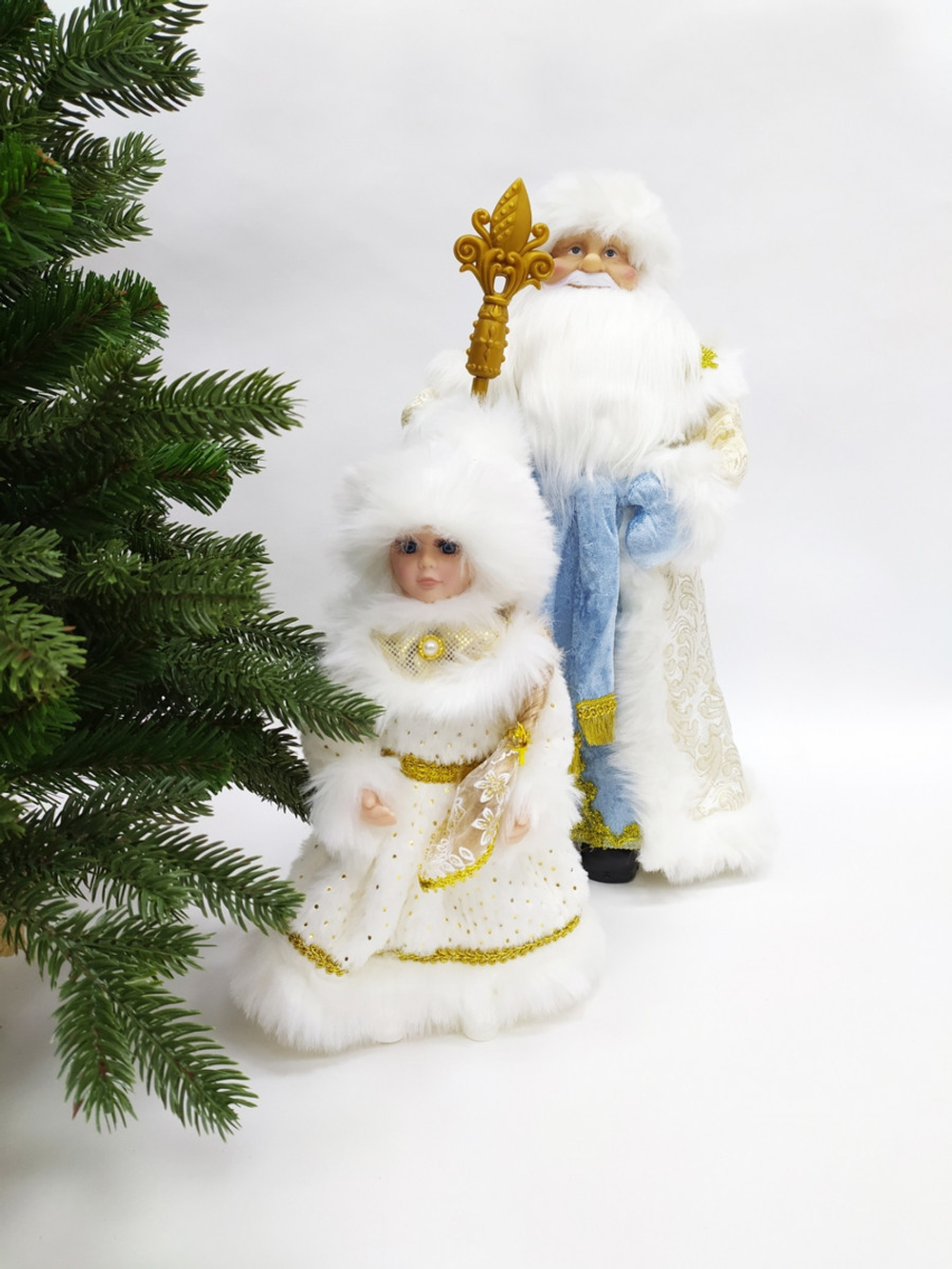 Снегурочка в белой с золотом шубе и шапке 30см Triumph Nord