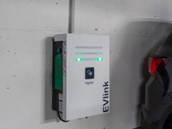 Зарядная станция EVlink PARKING Wall (EVW2S7P44)