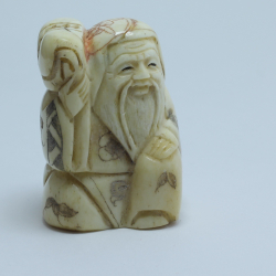 Статуэтка нэцкэ Фукурокудзю со свитком