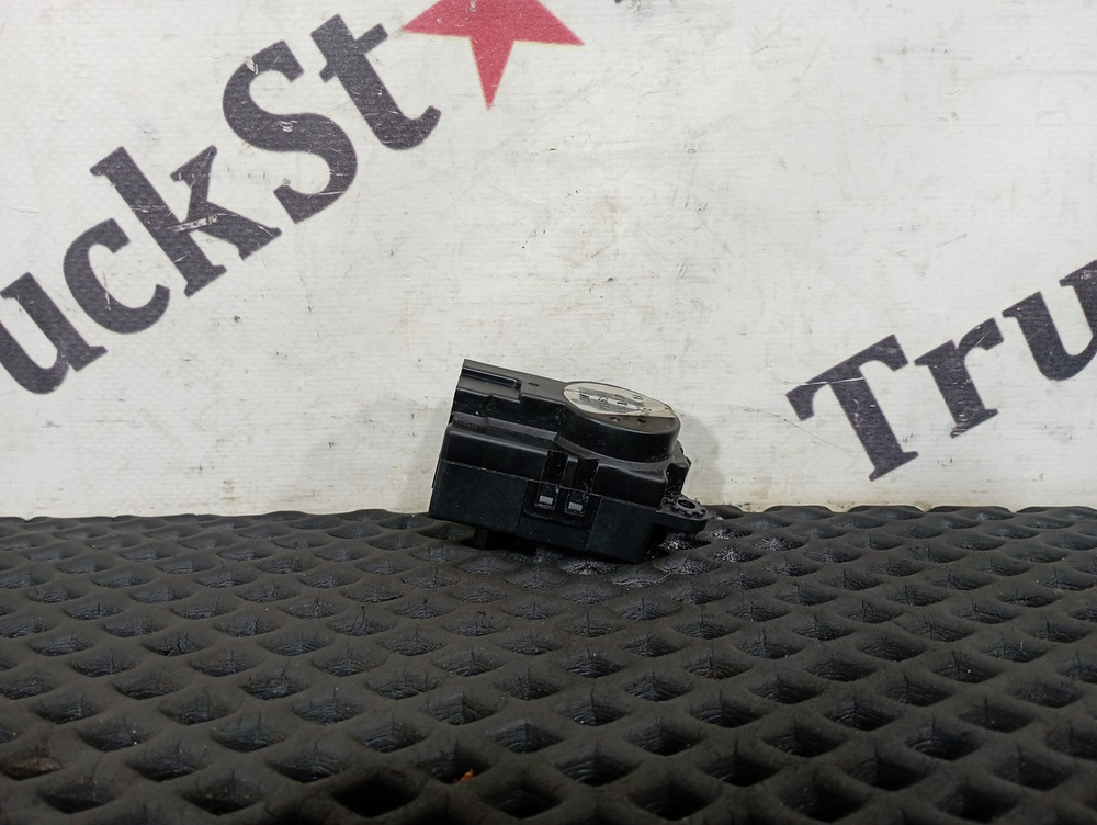 Моторчик заслонки печки