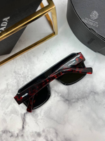 Солнечные очки Prada