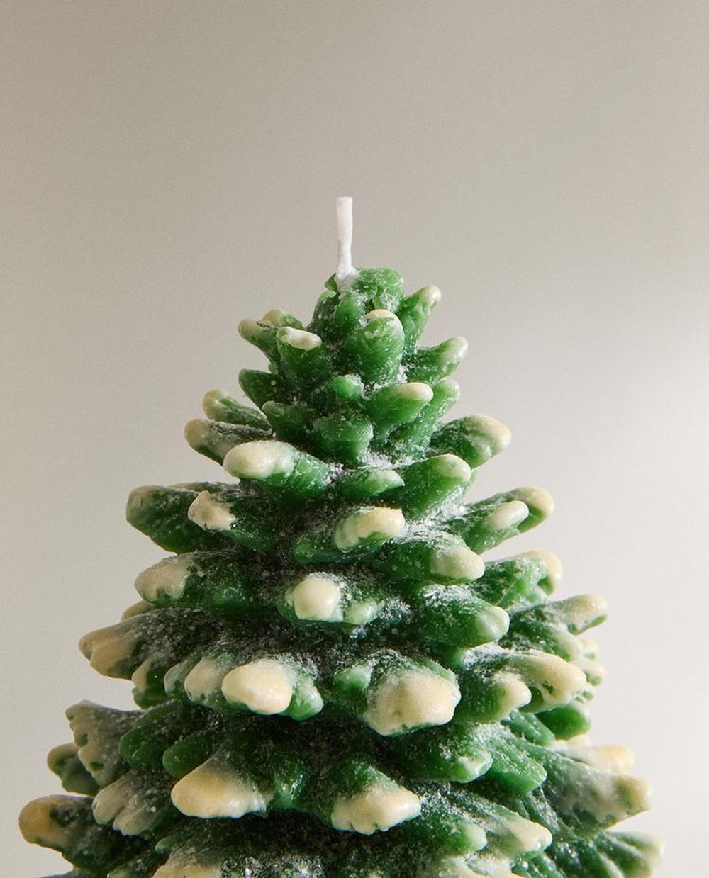 ZARA HOME СВЕЧА «ЗАСНЕЖЕННАЯ НОВОГОДНЯЯ ЕЛКА», ЗЕЛЕНЫЙ