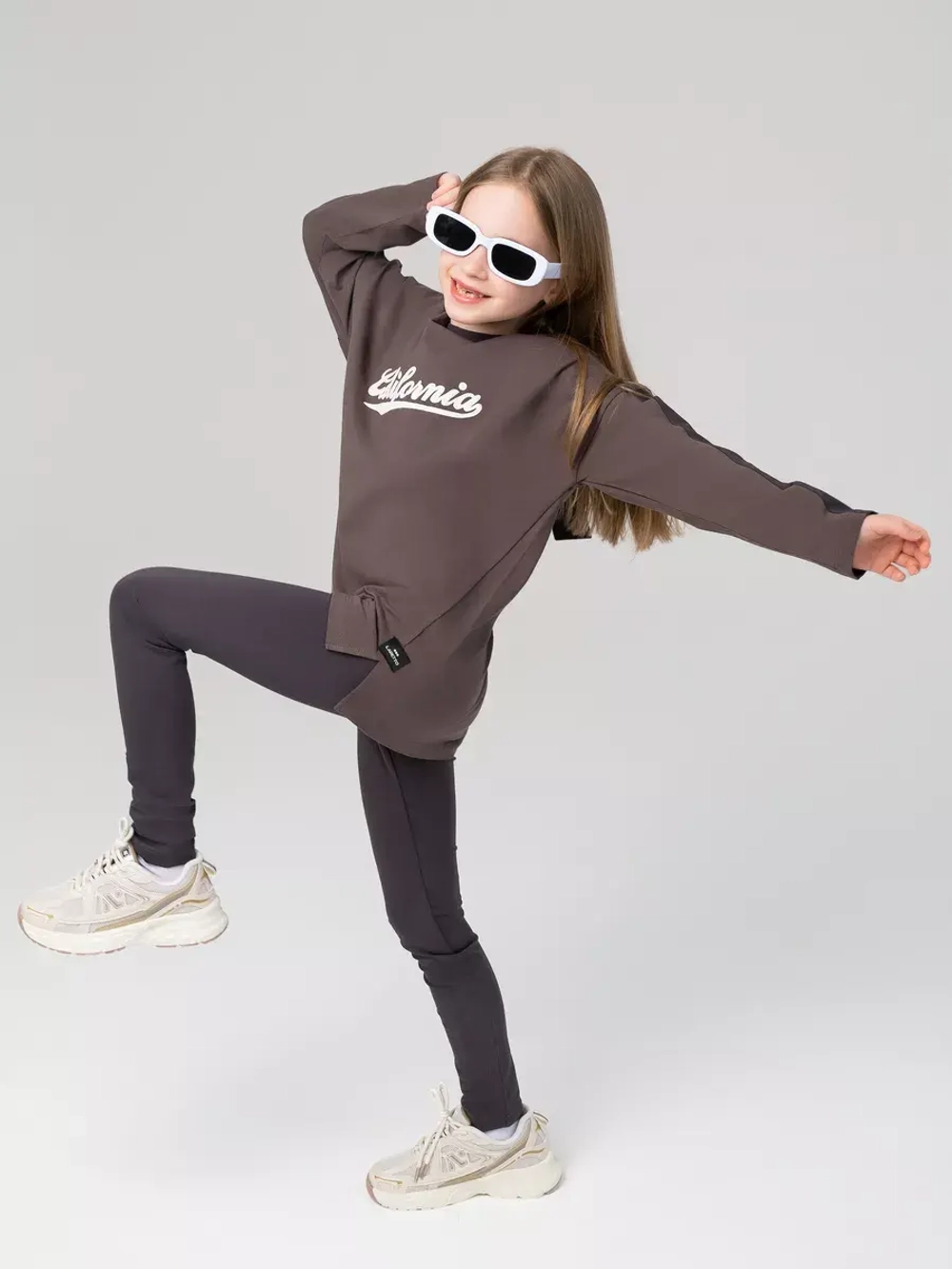 Спортивный костюм для девочки на весну с леггинсами