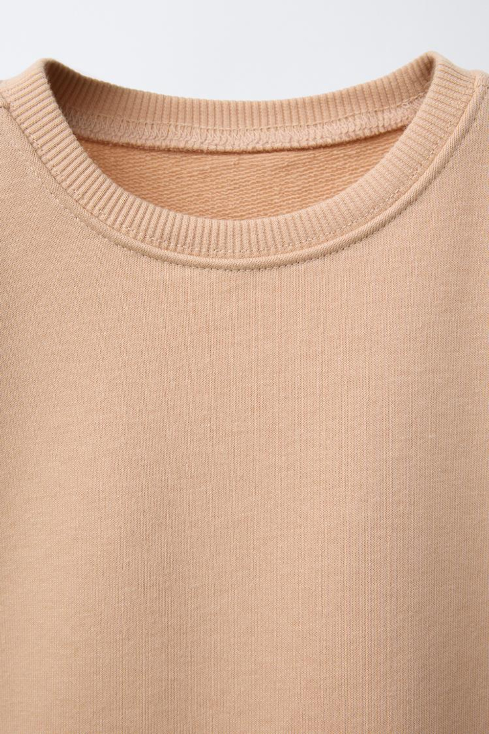 ZARA ОДНОТОННЫЙ КОМПЛЕКТ ИЗ ФУТБОЛКИ И ШОРТОВ-БЕРМУДОВ, БЕЖЕВЫЙ