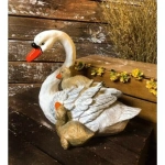 Фигура из гипса «Лебедь с детками» 32*26 см белая