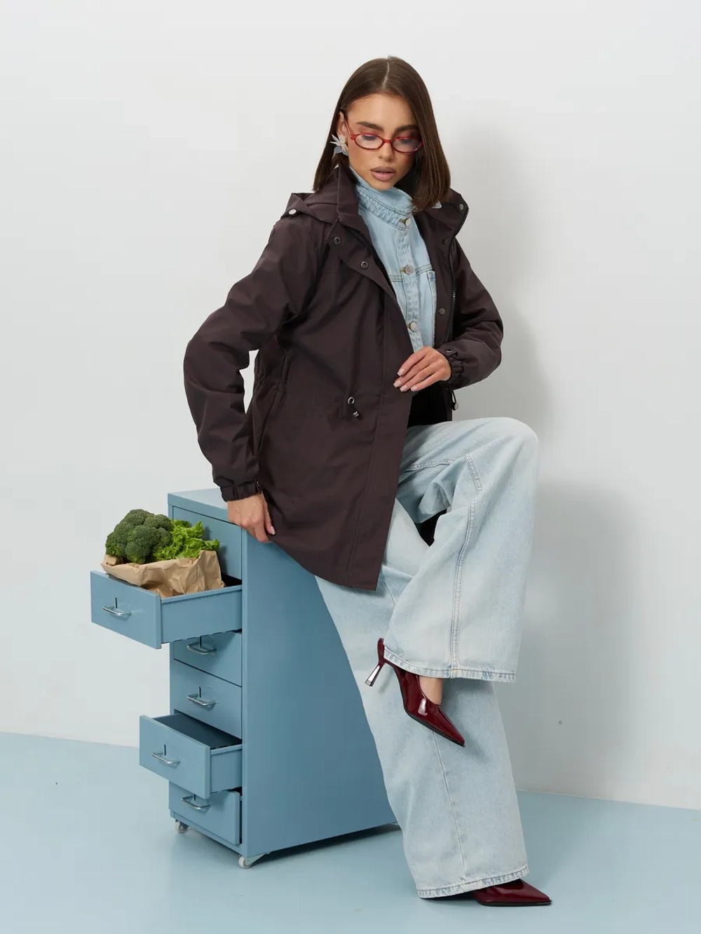 Ветровка с капюшоном удлиненная