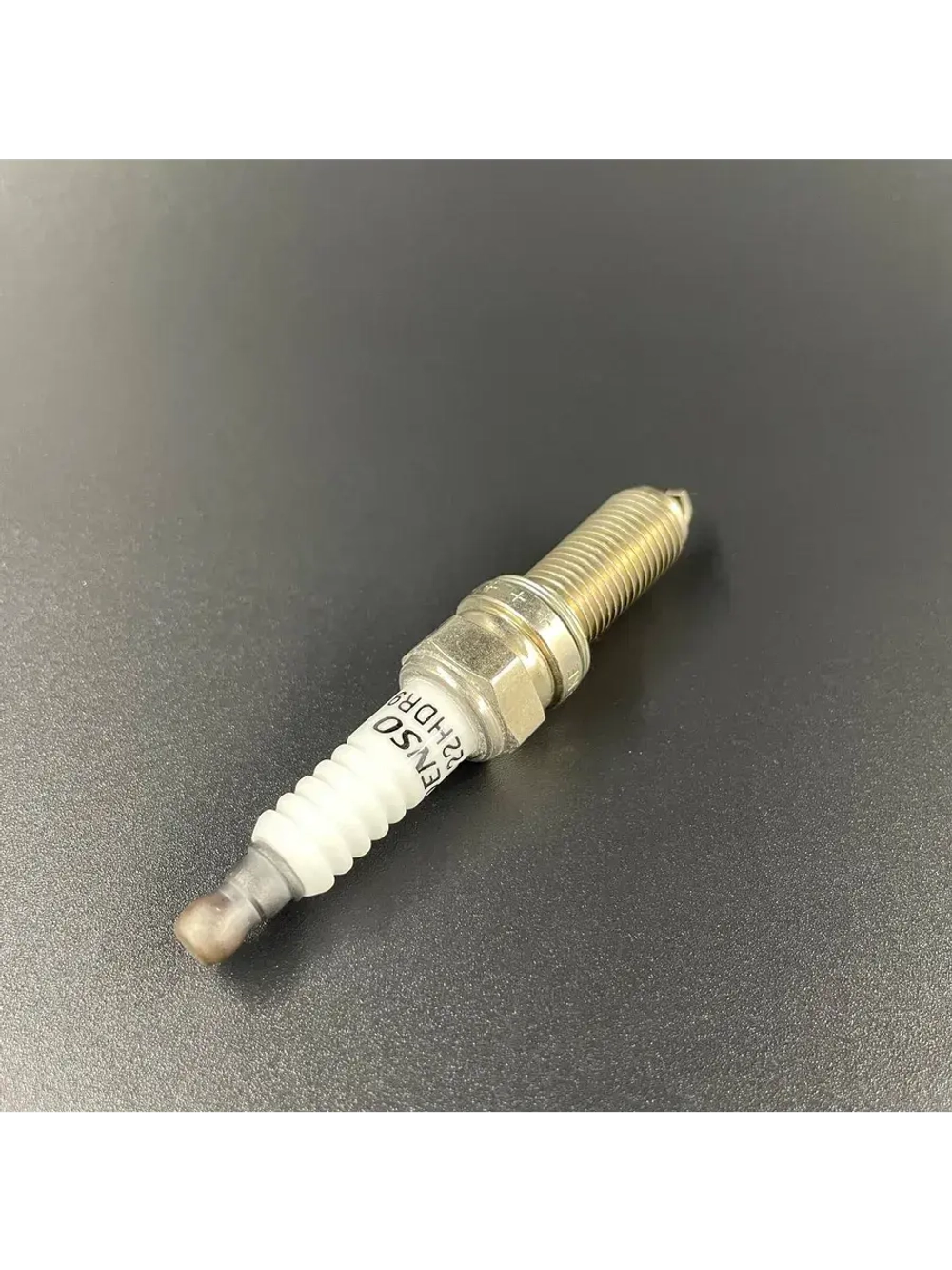 Cвеча XU22HDR9 (1643 LKR7E)