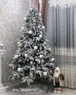 Заснеженная елка с гирляндой «Форесто» холодный свет (Литая+пвх) 180 см / 1,8 м