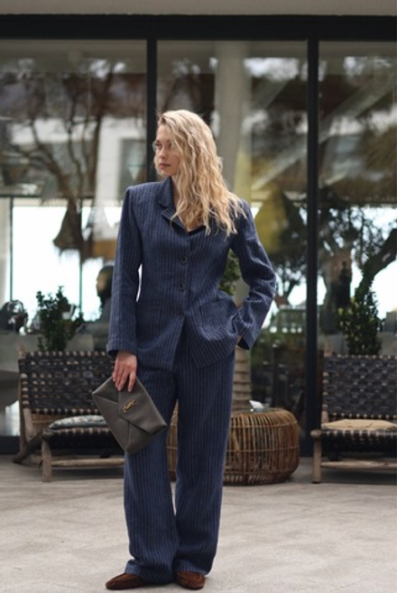 Льняной костюм в полоску