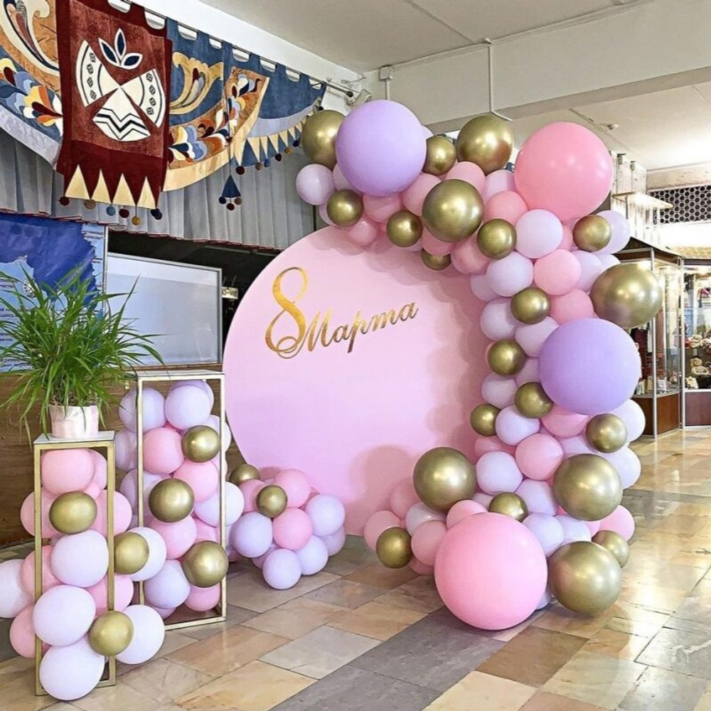 Фотозона круглая с шарами на 8 марта