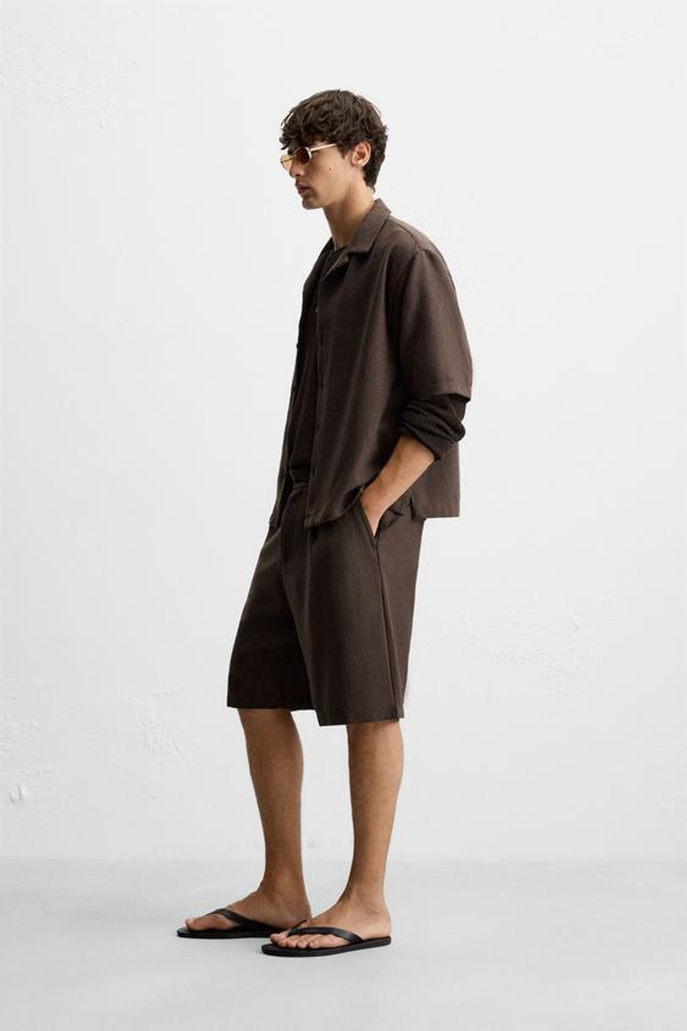 ZARA ШОРТЫ-БЕРМУДЫ ИЗ РЕЛЬЕФНОЙ ТКАНИ СО СКЛАДКАМИ, КОРИЧНЕВЫЙ