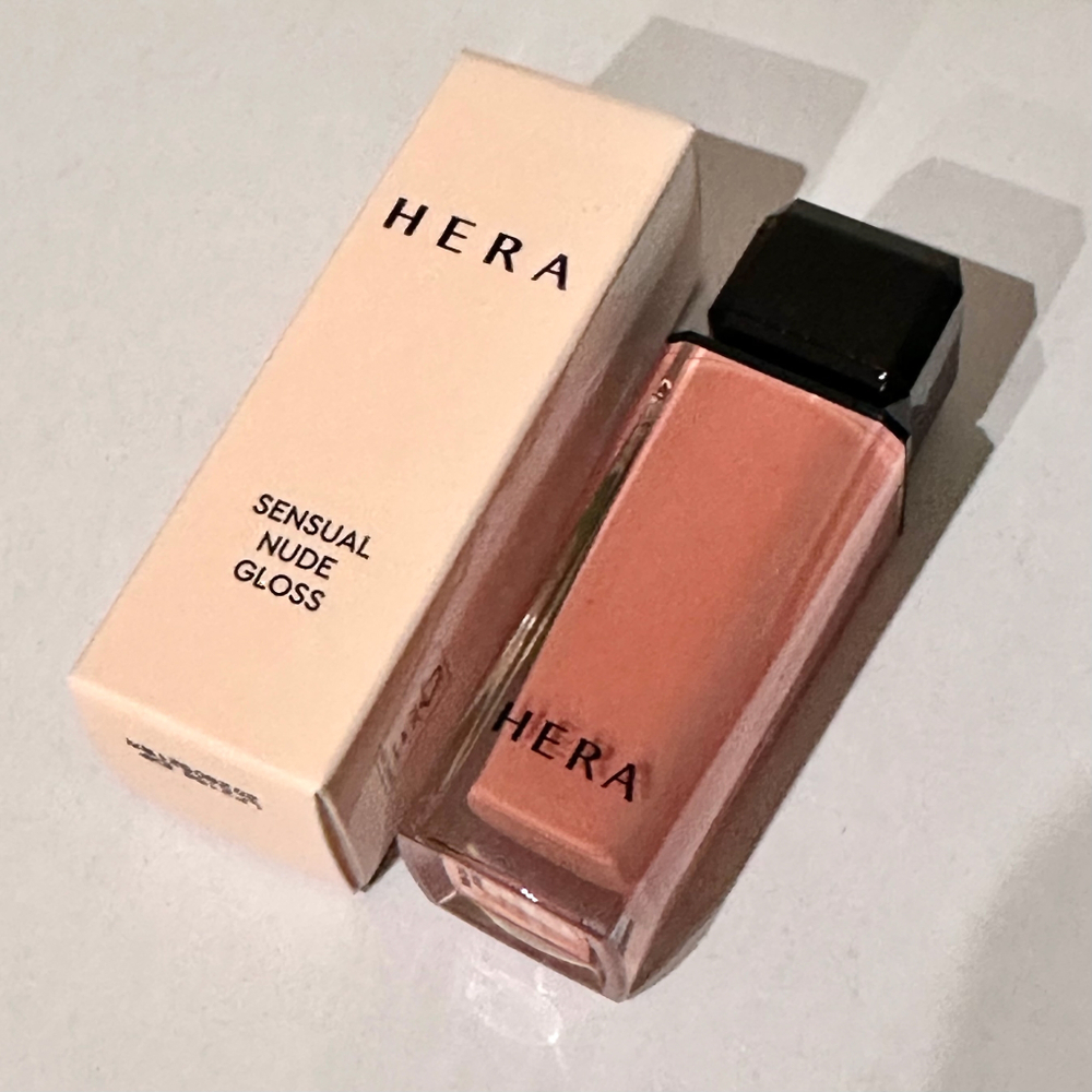 Помада-блеск для губ Hera Sensual nude gloss. Тон 422