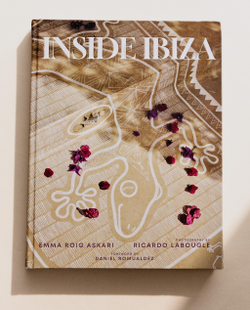 Inside Ibiza. Альбом об интерьерах Ибицы (на английском языке)