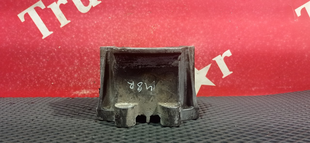 Подушка двигателя передняя