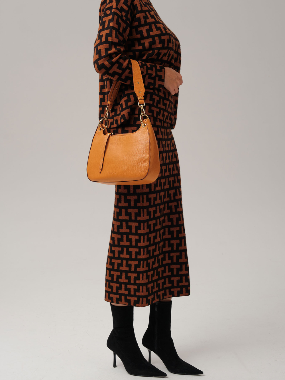 Сумка Deboro 30486 оранжевый карандаш