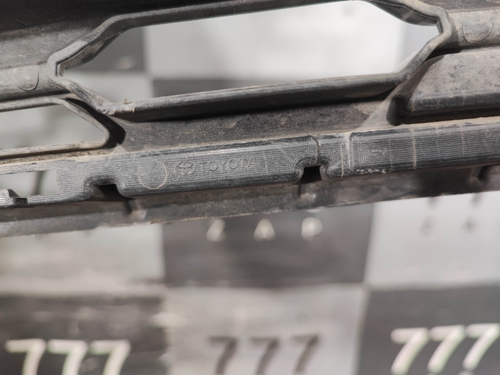 Решетка радиатора Toyota RAV4 V (XA50) 18-нв Б/У Оригинал 5311242190