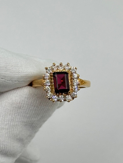 Кольцо с кристаллами