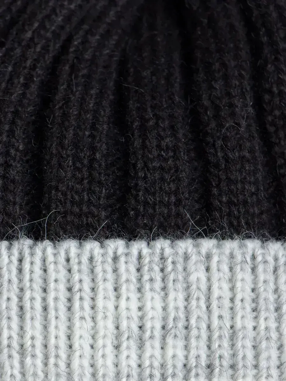 Шапка зимняя для девочки с помпоном и снуд