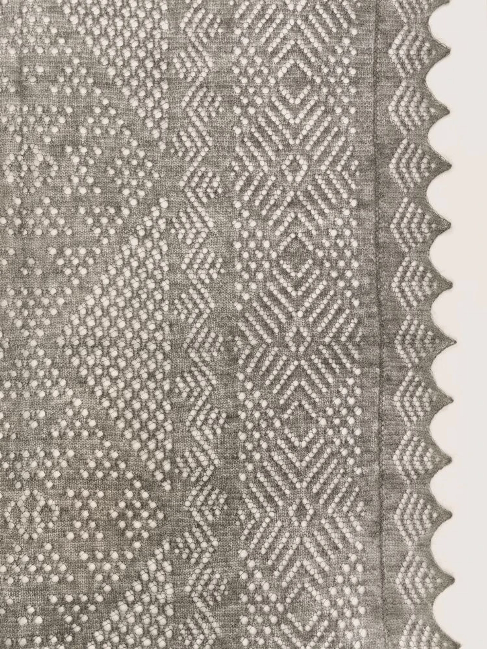 Оренбургский пуховый палантин с шелком АШ16070-03 серый