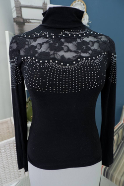 Блузка с ажурными вставками 44 размер