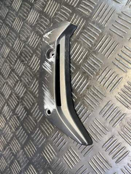 Пластик радиатора левый Yamaha FZ1 Fazer RN17