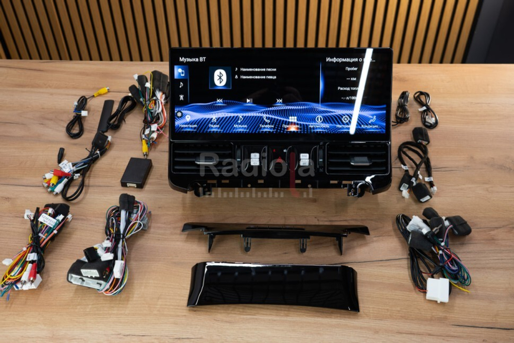 Магнитола для Toyota Land Cruiser 200 2007-2015 (климат на ШГУ) - Radiola RDL-LC200H-07-15-DH17 монитор 17" на Android 13, 8Гб+256Гб, CarPlay, 4G SIM-слот