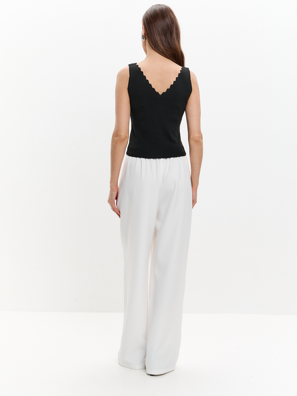 Костюм с широкими брюками