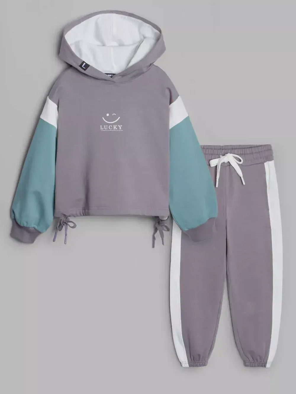 Спортивный костюм для девочки в школу