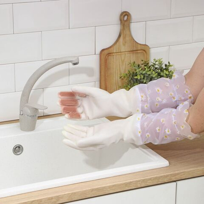 Белые хозяйственные перчатки с щётками, манжетой и подкладом (размер L) (Цвет: не задано)