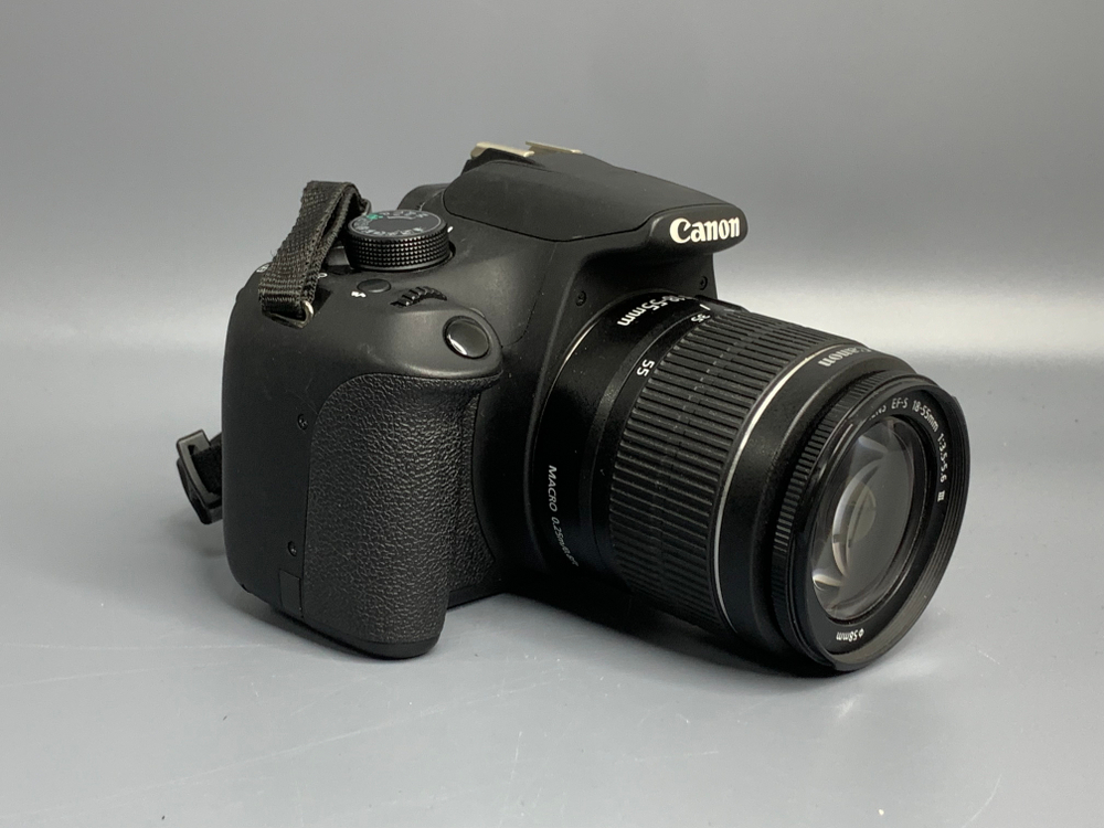 Canon 1200D kit 18-55mm III 6000 кадров