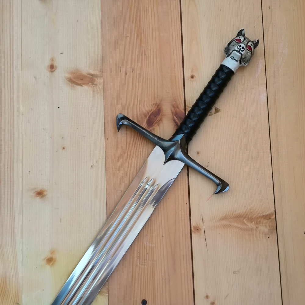 Сувенирный меч Старков Винтерфелл, на панно