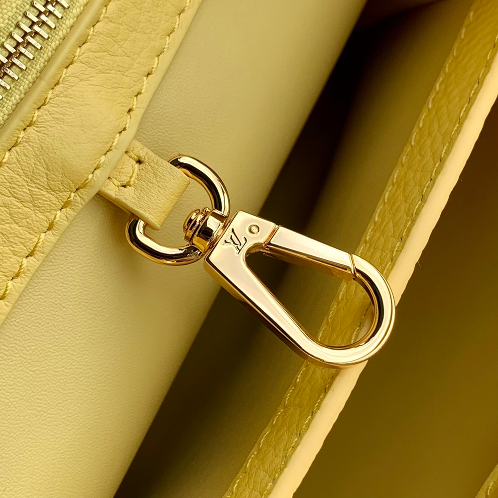 Louis Vuitton Capucines MM