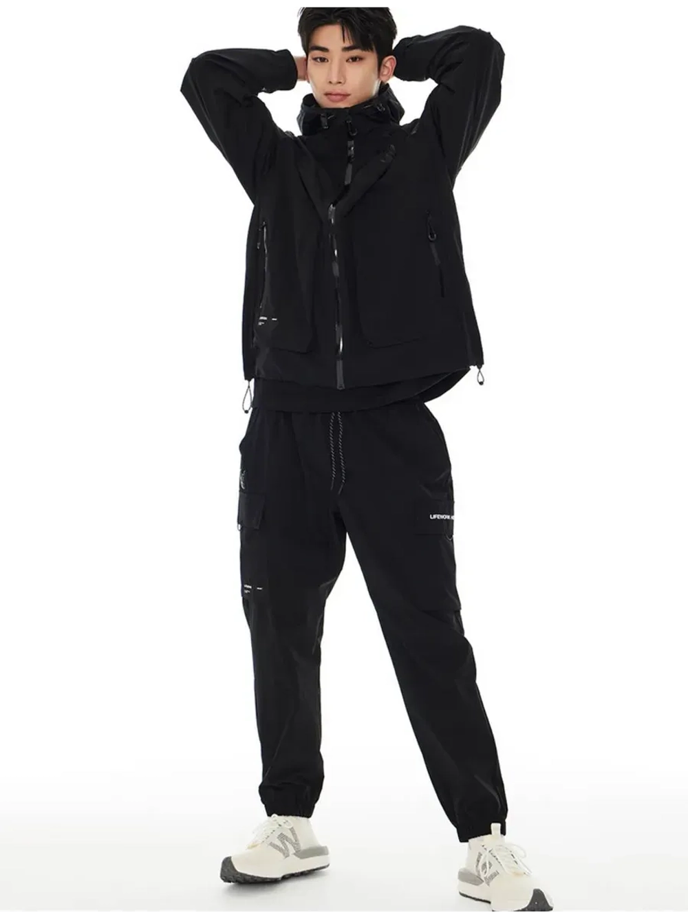 Куртка с капюшоном из нейлона