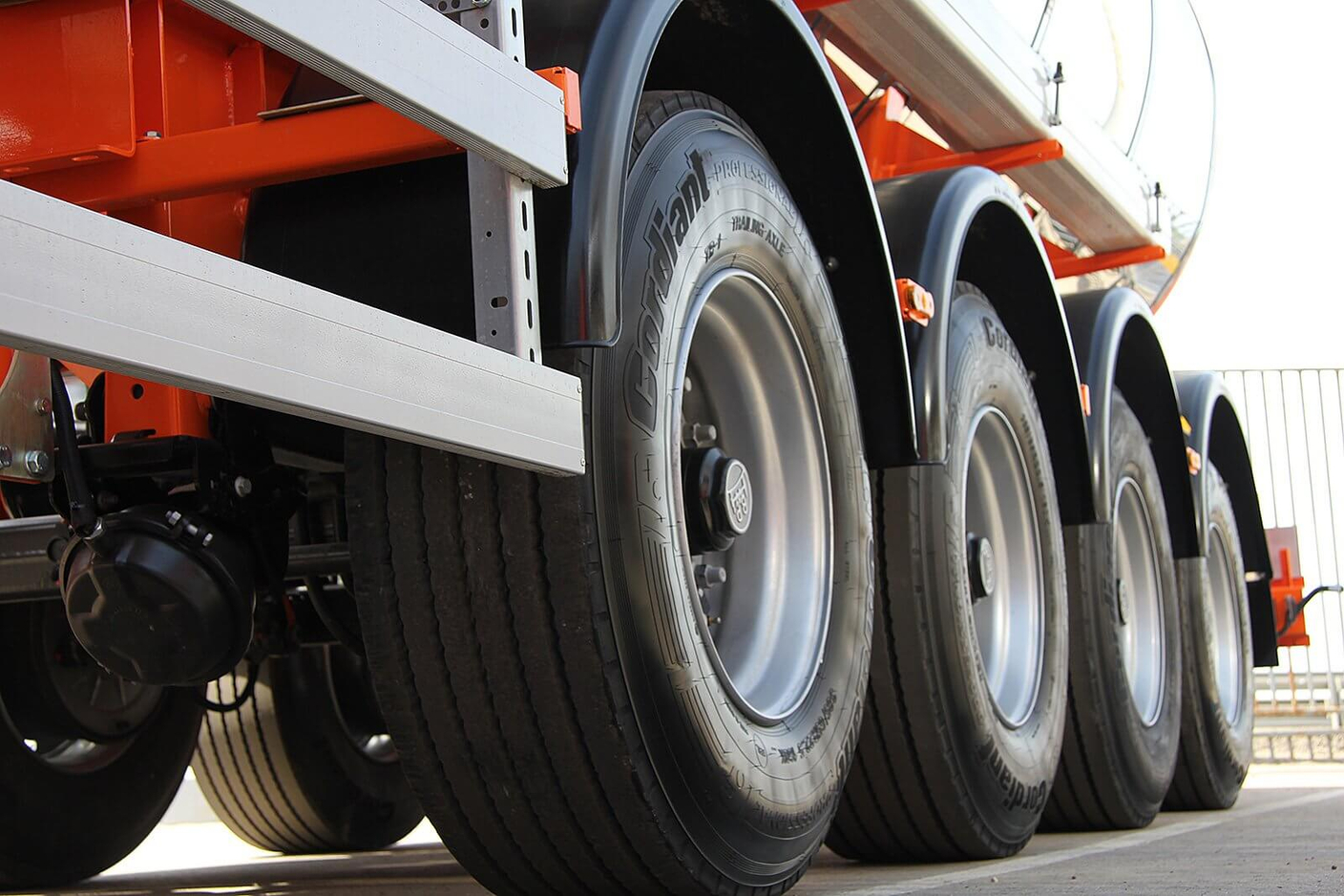 Оптимальный выбор грузовых шин: рекомендации и критерии