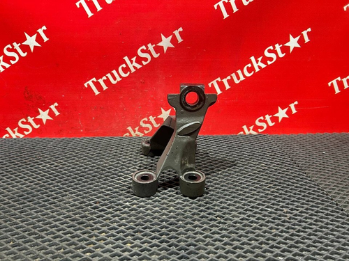 Кронштейн двигателя передний левый