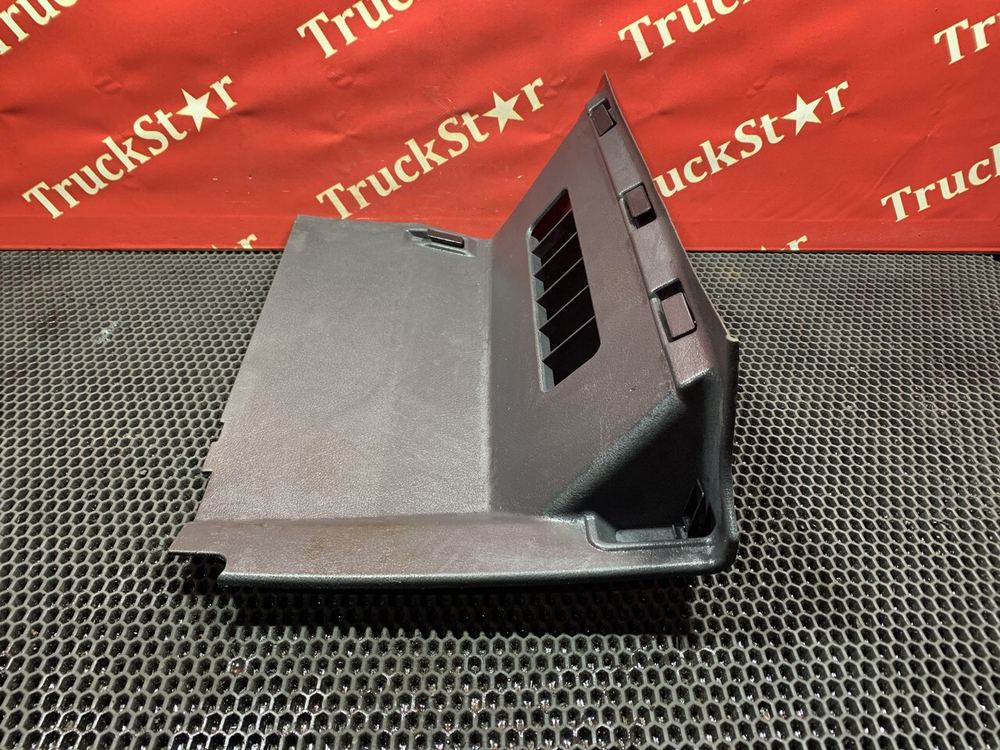 Накладка салона правая