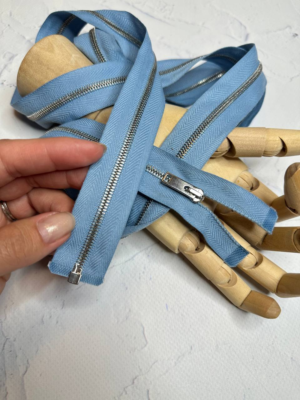 Молния металлическая разъемная (1 замок) (Lampo, 139, Небесная лазурь/металл никель, ширина тесьмы 28 мм, размер звеньев 4 мм)