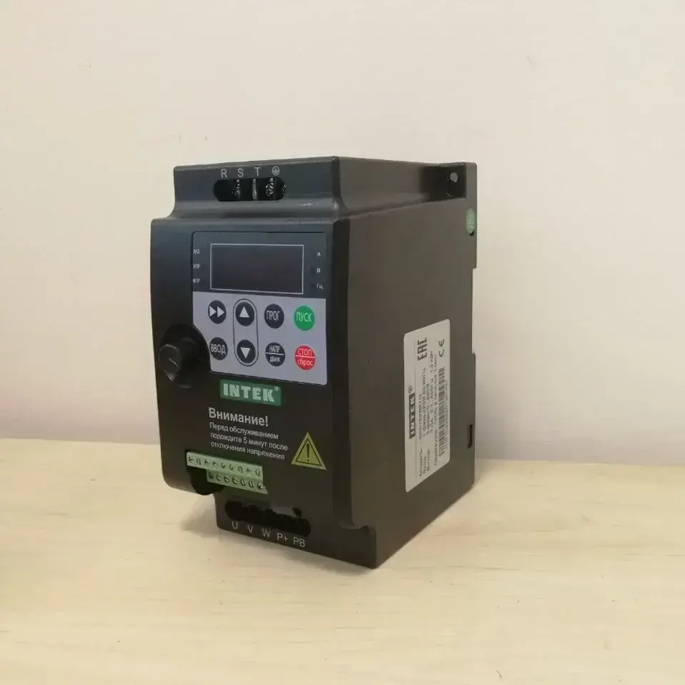 Частотный преобразователь 1,5 кВт 7A INTEK 220В Вход 1 Фаза Выход 3 Фазы