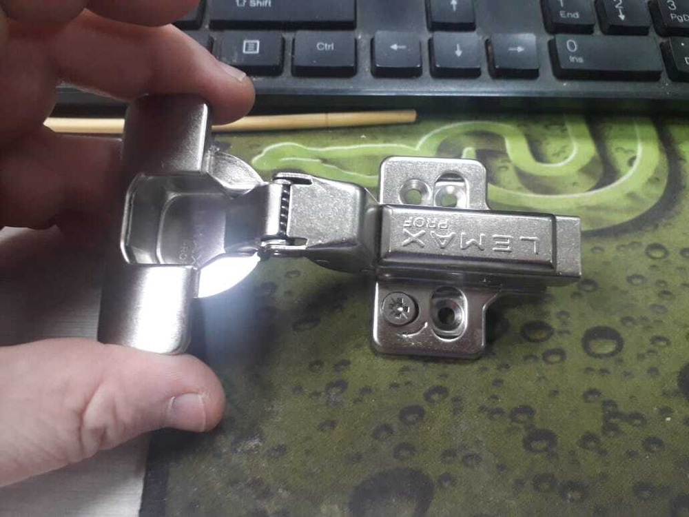 Петля LEMAX внутренняя с доводчиком M301-Inst