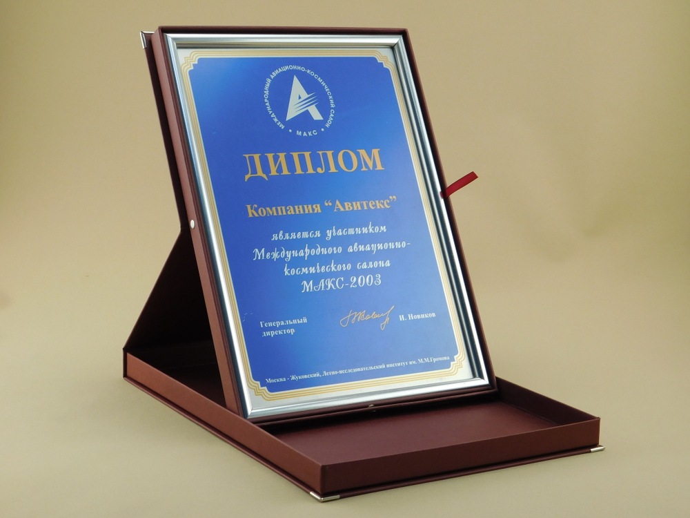 Подарочная коробка-подставка с рамкой А4, бордовый + серебро