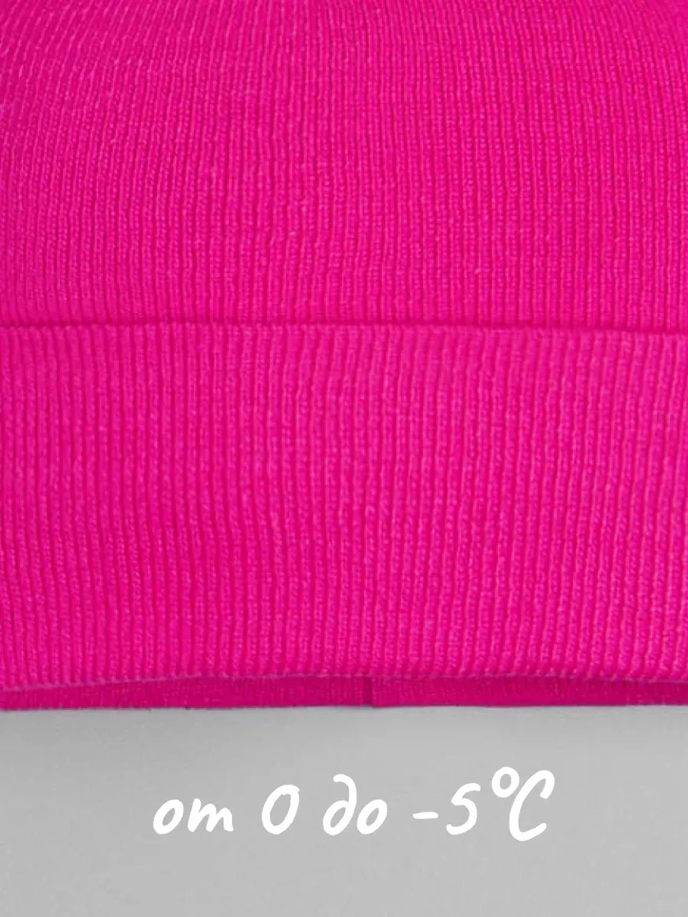 Шапка детская осенняя с помпонами