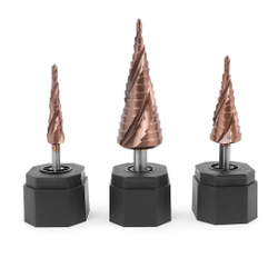 Ступенчатое сверло MESSER HSS CO 4-12х9 с кобальтовым покрытием и тремя спиральными канавками.