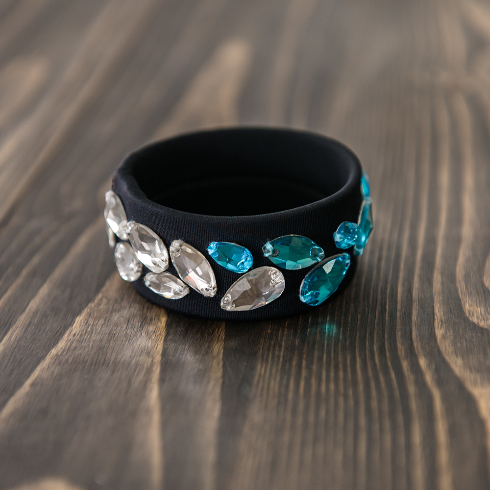 браслет со стразами