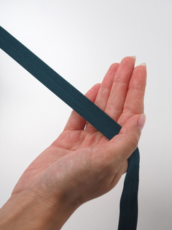 Бейка эластичная темно-зеленая матовая ширина 15 мм