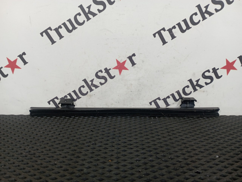 Направляющая стекла двери левой 2023г