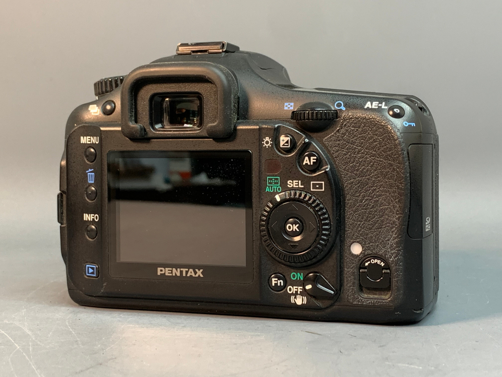 Pentax K10D kit 18-55mm 7.836 кадров