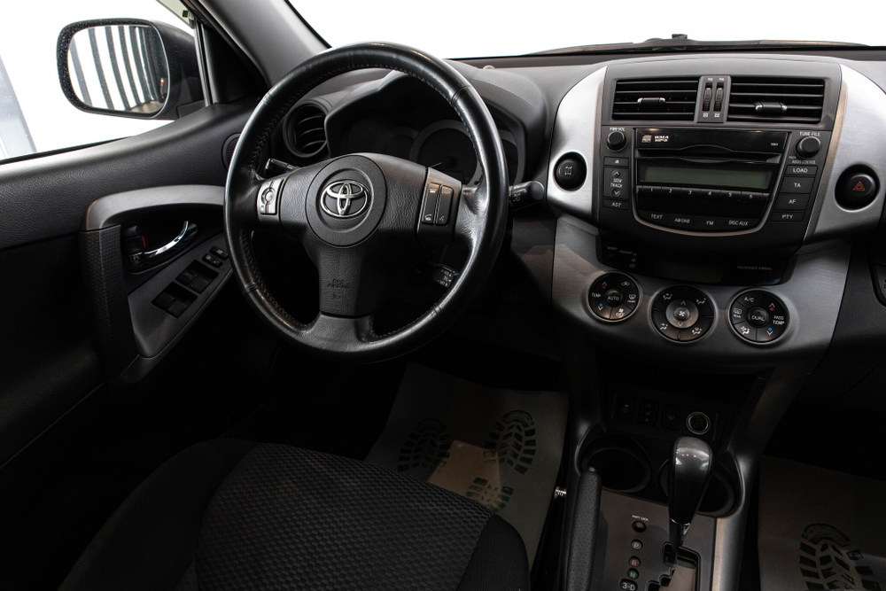 Toyota RAV4, 2011 год
