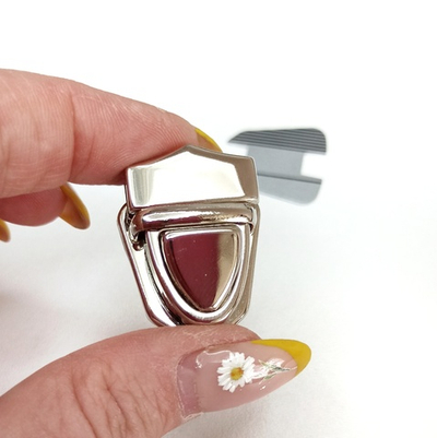 Замок-защелка на зажимах 20*35 Серебро