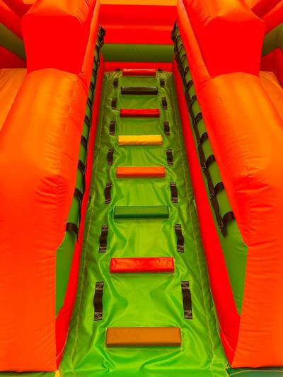 Коммерческий надувной батут «Страна Сафария» с крышей 14*7*6 м